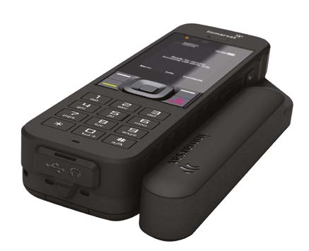 Inmarsat IsatPhone 2 手持卫星电话本体：机身、可折叠天线与桌面充电底座