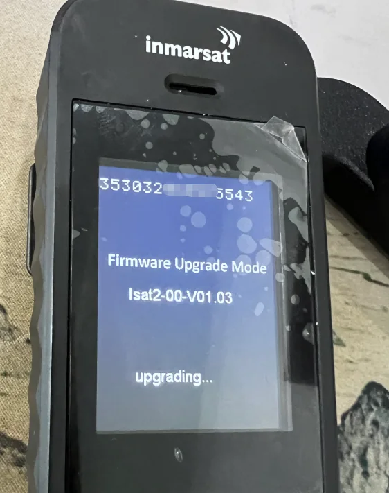 IsatPhone 2 升级中屏幕：显示 upgrading 字样